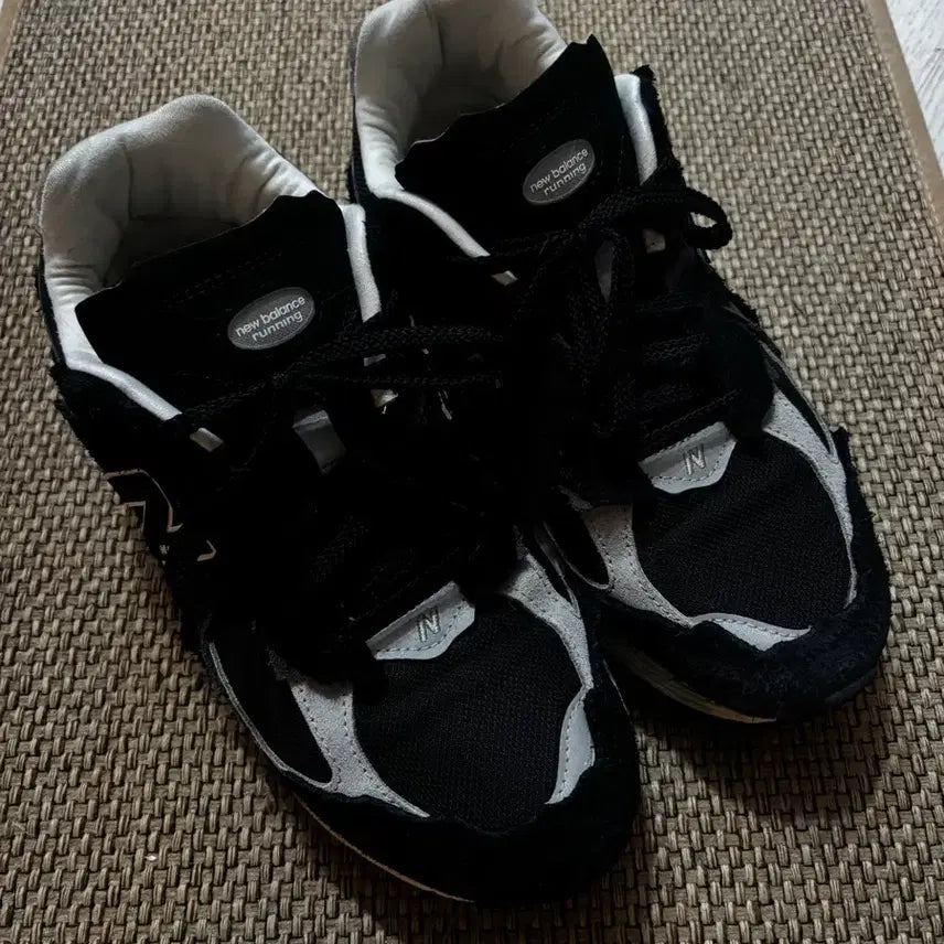[BUNJANG] New Balance M2002RHM Black Sneakers / 뉴발란스 M2002RHM 블랙 280