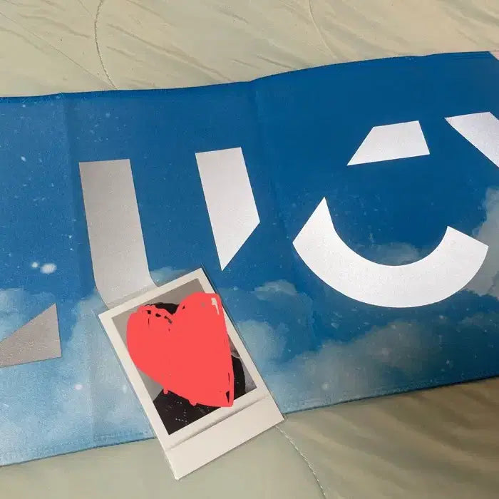[BUNJANG] LUCY Concert Slogan with POB Polaroid / 루시 콘서트 슬로건(특전 폴라로이드 포함!)