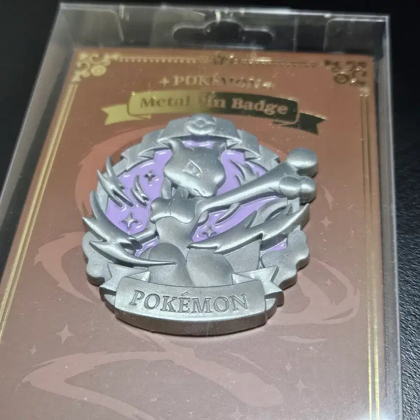 [BUNJANG] Pokemon Store Mewtwo Eternal Antique Metal Pin Badge / 포켓몬 스토어 ETERNAL ANTIQUE METAL 뮤츠 핀뱃지 정품