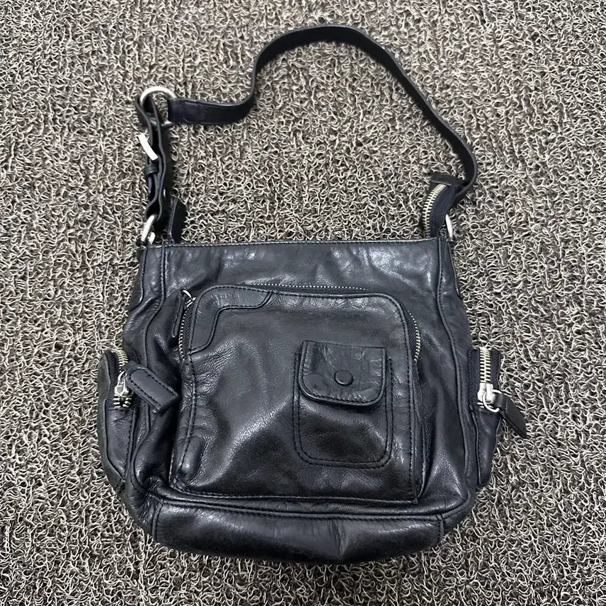 [BUNJANG] Tomboy Women's Leather Shoulder Bag Black / TOMBOY 톰보이 여성 가죽 숄더백 가방 블랙