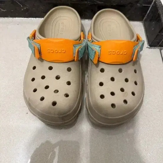 [BUNJANG] Crocs Sandals Beige/Orange Strap US W8/M6 / 크록시 w8 m6 240~245 추천