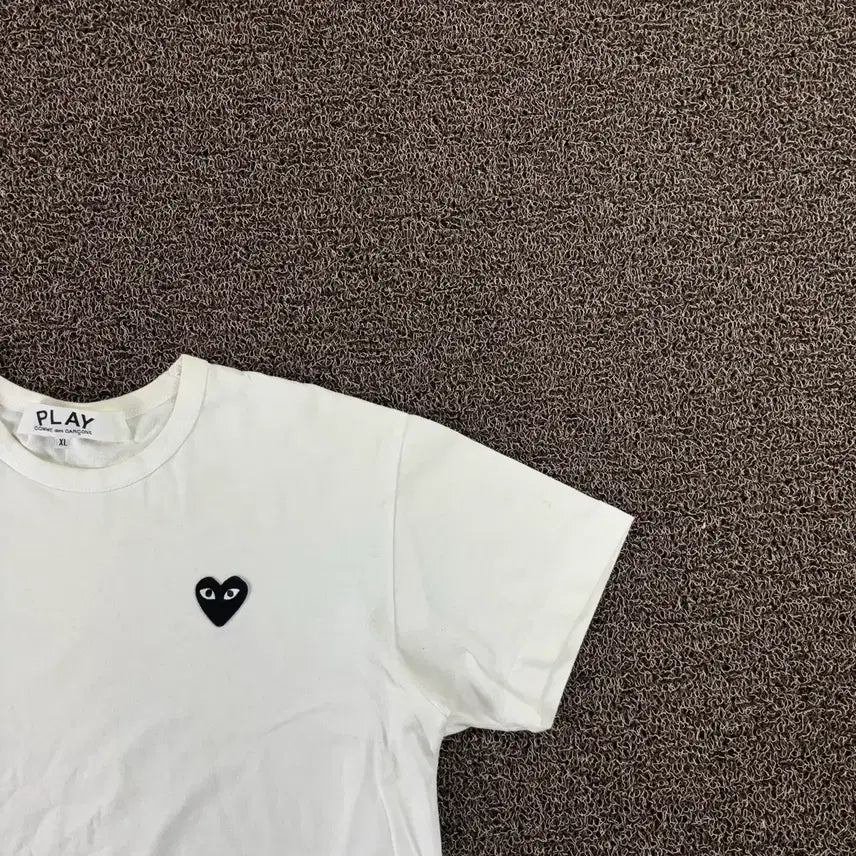 [BUNJANG] Comme des Garçons PLAY T-Shirt Half Sleeve Heart Logo / 꼼데가르송 플레이 하트 와펜 반팔티셔츠