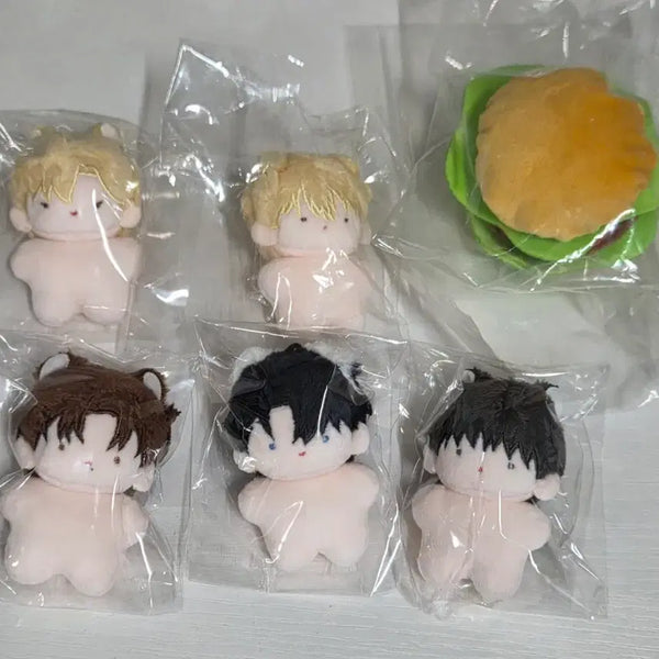[BUNJANG] Demon-Themed 5cm Plush Dolls Bundle (5 dolls + 5 outfits) / 데못죽 5cm 솜인형 5개와 5cm 솜옷 양도합니다