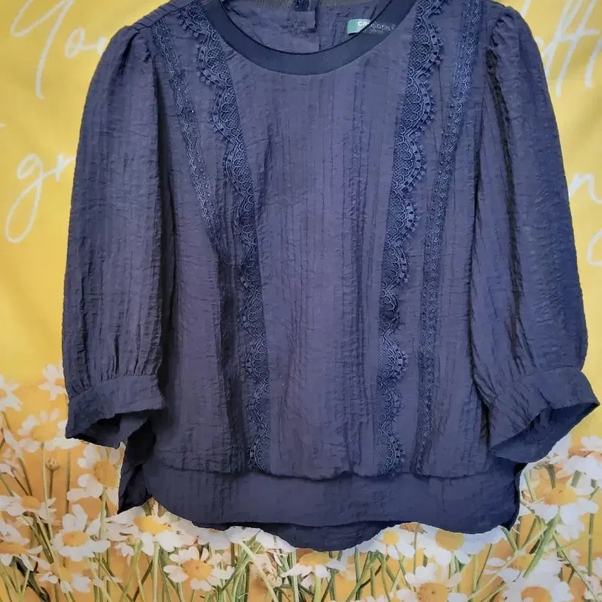 [BUNJANG] Crocodile 2023 Lace Blouse Navy Size 90S / 90S]      크로커다일 2023 레이스 블라우스 네이비