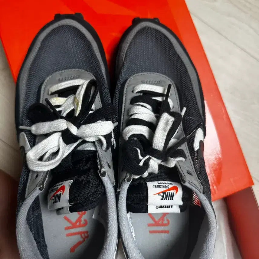 [BUNJANG] Nike x Sacai LDV Waffle Black White / 나이키X사카이 LDV 검흰 265 팝니다.
