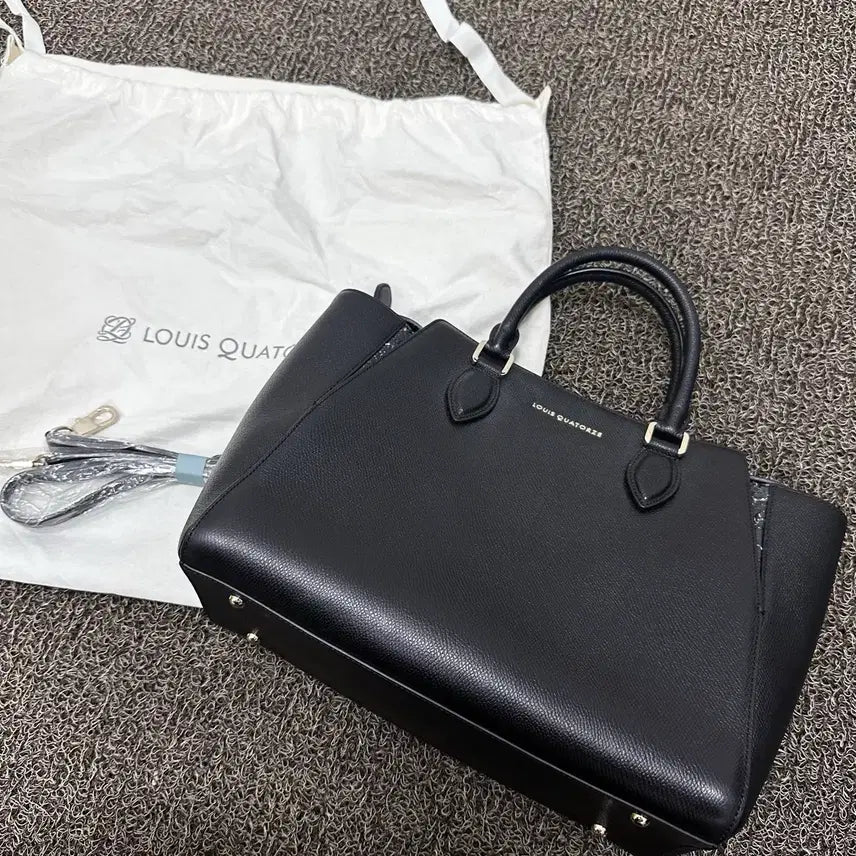 [BUNJANG] Louis Quatorze Women's Leather Crossbody Tote Bag Black / [새상품] 루이까또즈 여성 가죽 크로스백 토트백 가방 블랙