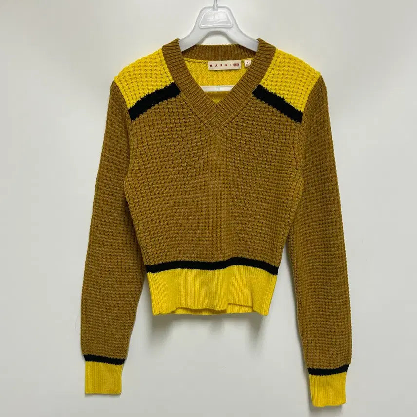 [BUNJANG] Uniqlo x MARNI Ribbed V-Neck Knit Top (Women's S) / [여자-85 (S)]유니클로 X 마르니 리브 브이넥 니트 탑