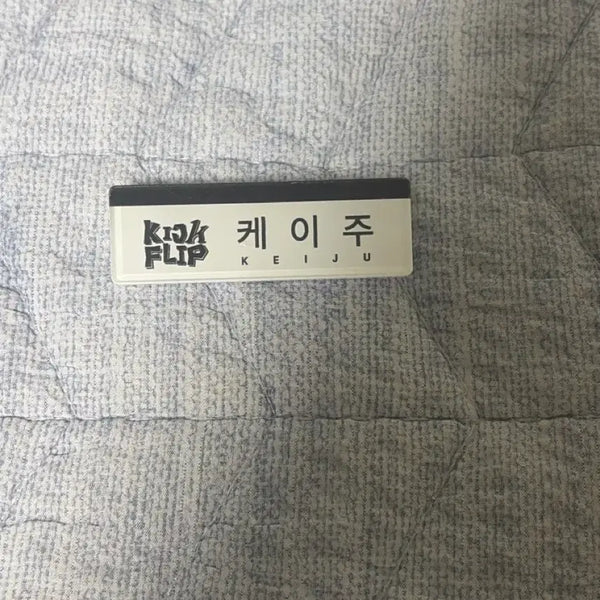 [BUNJANG] KiFlip Kaiju Debut Pop-up Name Tag / 킥플립 케이주 데뷔팝업 명찰 양도