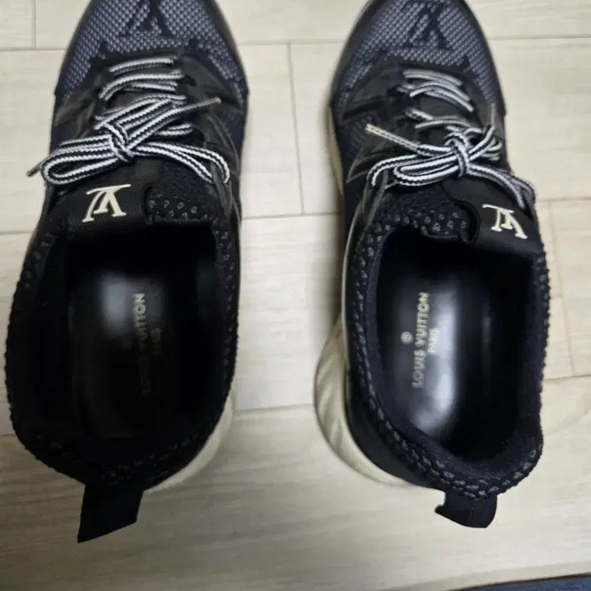 [BUNJANG] Louis Vuitton Sneakers Black 36.5 / 루이비통 스니커즈