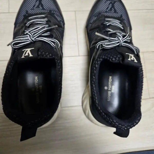 [BUNJANG] Louis Vuitton Sneakers Black 36.5 / 루이비통 스니커즈