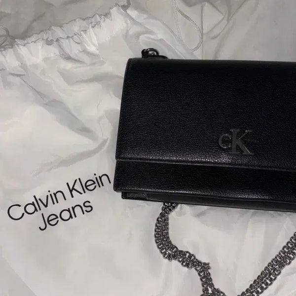 [BUNJANG] Calvin Klein Mini Monogram Flap Chain Shoulder Bag / (블랙/캘빈) 캘빈클라인 가방
