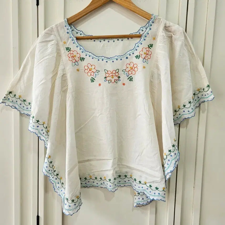 [BUNJANG] CHILD WOMAN Vintage Floral Embroidered Cotton Cape Blouse / CHILD WOMAN 빈티지 플라워 자수 코튼 케이프 블라우스