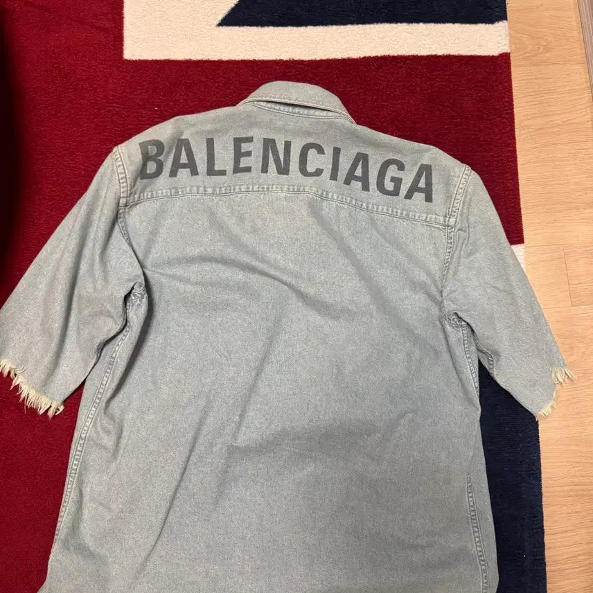 [BUNJANG] Balenciaga Light Wash Denim Jacket / 발렌시아가 데님 자켓 연청