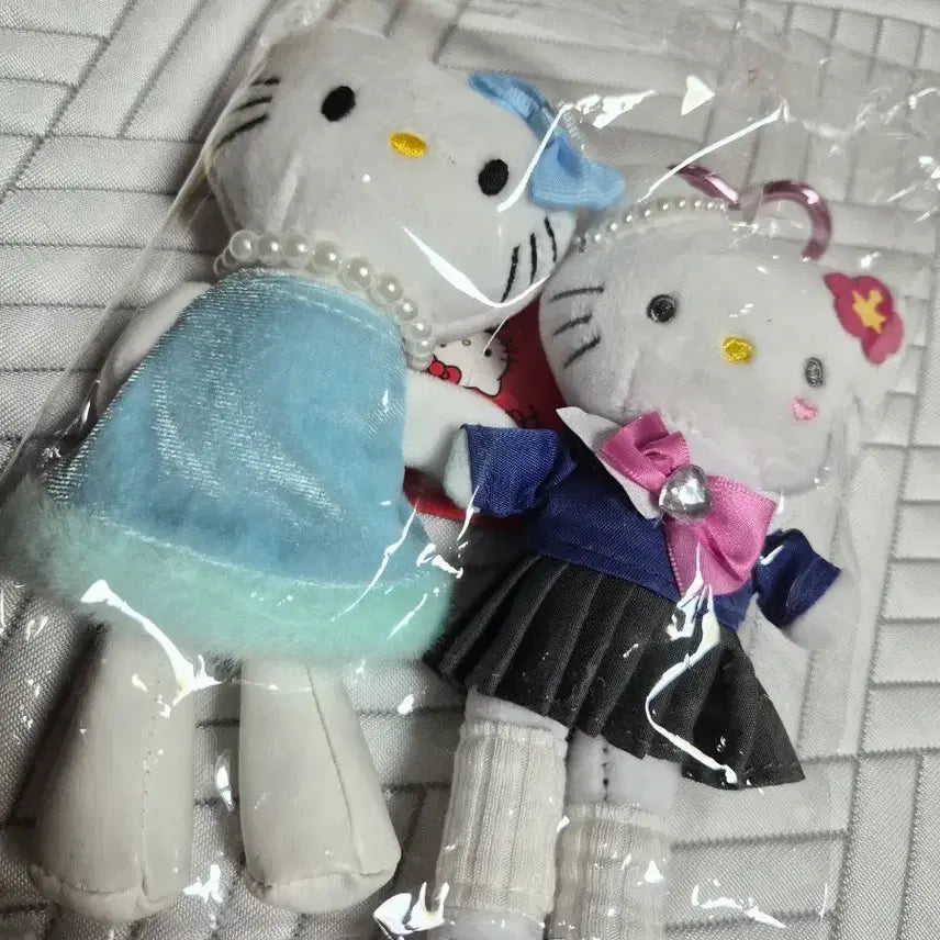 [BUNJANG] Hello Kitty & Sally Duck Plush Keychains Set / 인형키링3개