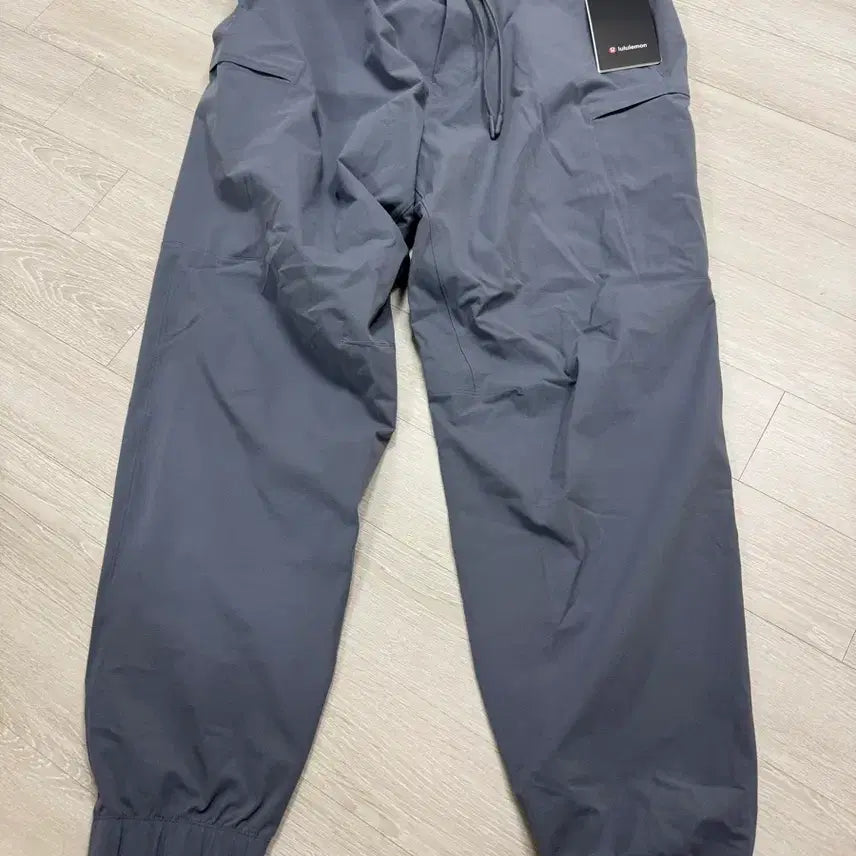 [BUNJANG] Lululemon Grey Cargo Jogger Pants L Size / 룰루레몬 카고 조거 팬츠 그레이 L사이즈