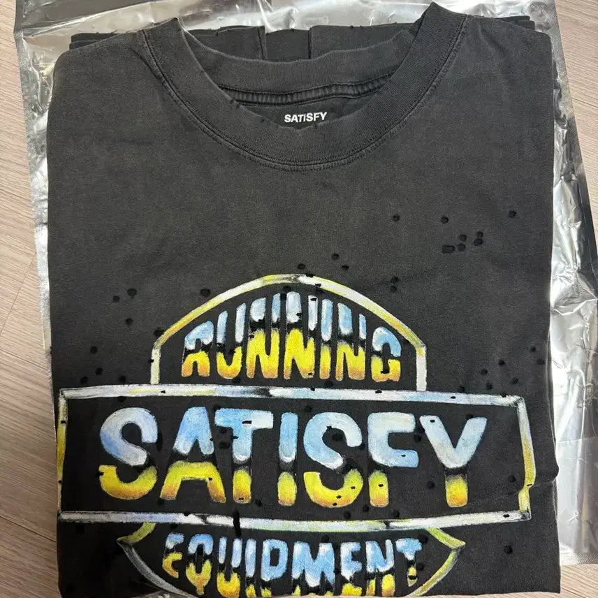 [BUNJANG] Satisfy Distance Mostech Halley T-Shirt / 새티스파이 디스탠스 모스테크 할리