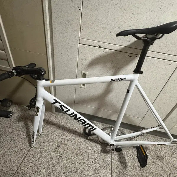 [BUNJANG] Tsunami White L Size Road Bike / 쓰나미 화이트 반차 판매 (써벨로,코히즌,엔진11,콘스탄틴,위아위스,미사일,펄스,도란)