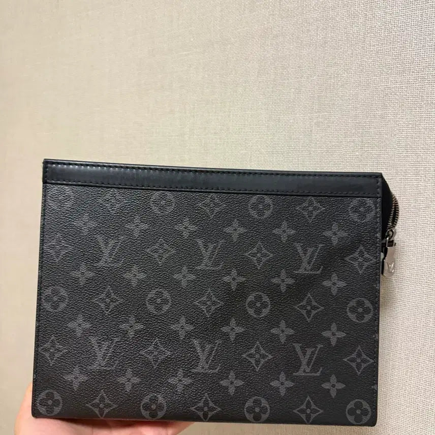 [BUNJANG] Louis Vuitton Monogram Eclipse Pochette Voyage Clutch Bag MM / (급처) 루이비통 모노그램 이클립스 포쉐트 보야주 클러치백 MM