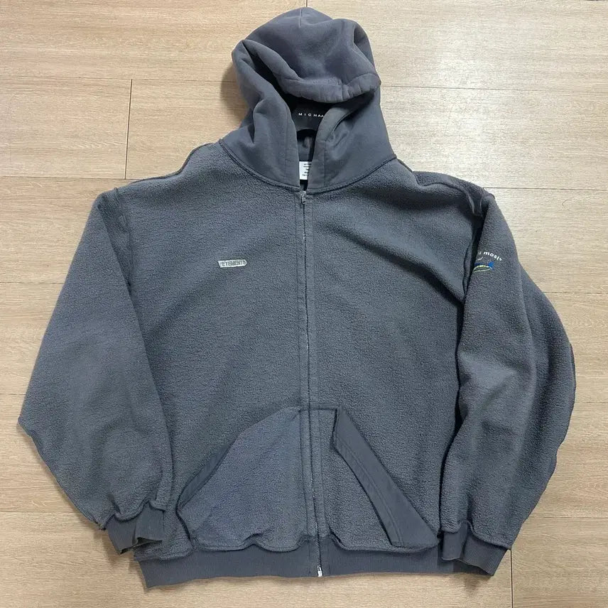 [BUNJANG] VETEMENTS Reversible Distressed Zip-Up Hoodie / 베트멍 리버시블 데미지 아이유 집업 후드