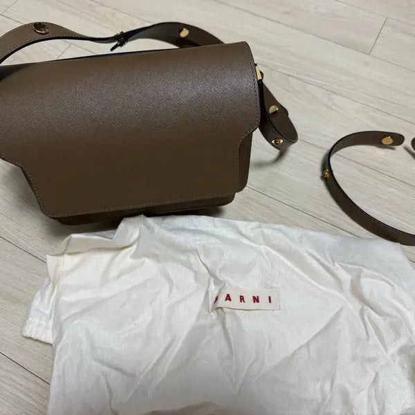 [BUNJANG] Marni Trunk Bag Saffiano Medium / 마르니 트렁크백 사피아노 미디엄