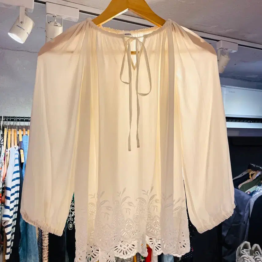 [BUNJANG] Club Monaco Silk Eyelet Lace Blouse - Size S / 클럽 모나코 실크 아일렛 레이스 블라우스 (사이즈 S)