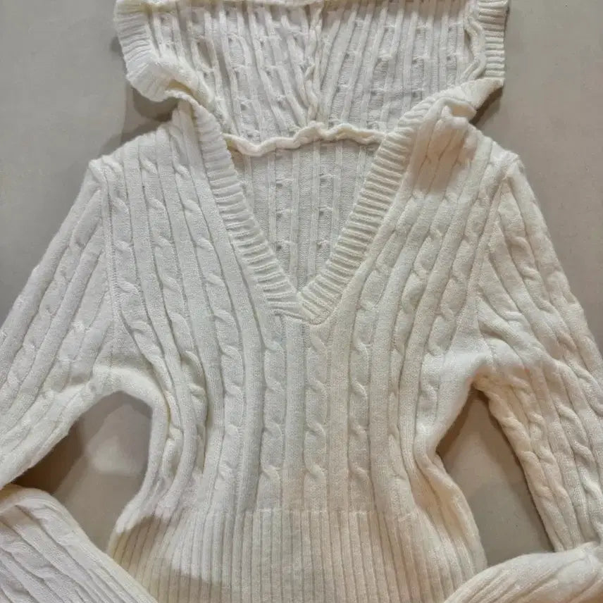 [BUNJANG] Slim Fit Cable Knit V-Neck Hooded Sweater / 슬림핏 꽈배기 브이넥 후드 니트[새상품]