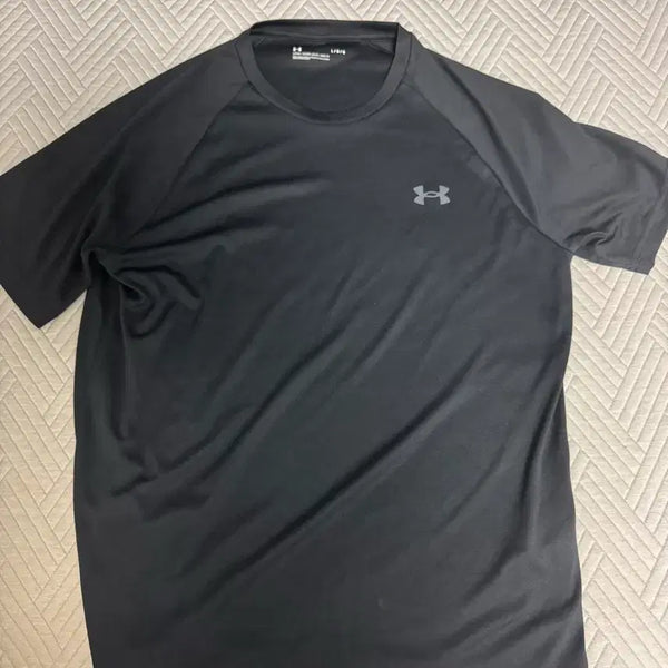 [BUNJANG] Under Armour Short-Sleeve T-Shirt Black / 언더아머 반팔티 블랙