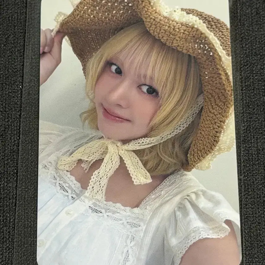 [BUNJANG] NMIXX Lily Makestar POB Photocard / 엔믹스 릴리 밀짚모자 메이크스타 미공포 포토카드