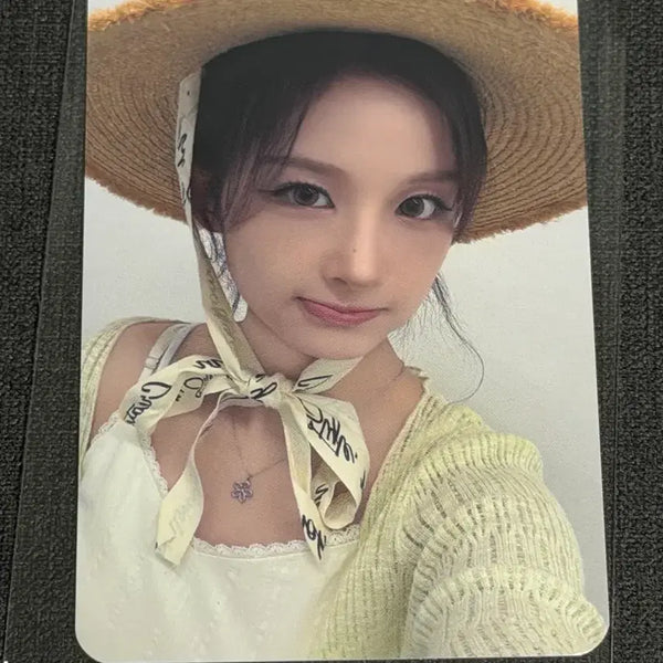 [BUNJANG] NMIXX Sullyoon Makestar POB Photocard / 엔믹스 설윤 밀짚모자 메이크스타 미공포 포토카드