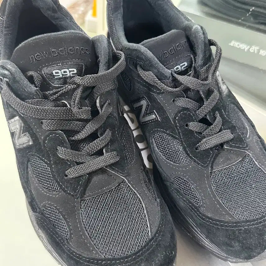 [BUNJANG] New Balance 992 Made in USA Triple Black Sneakers / 뉴발란스 992 메이드 인 USA 트리플 블랙 255
