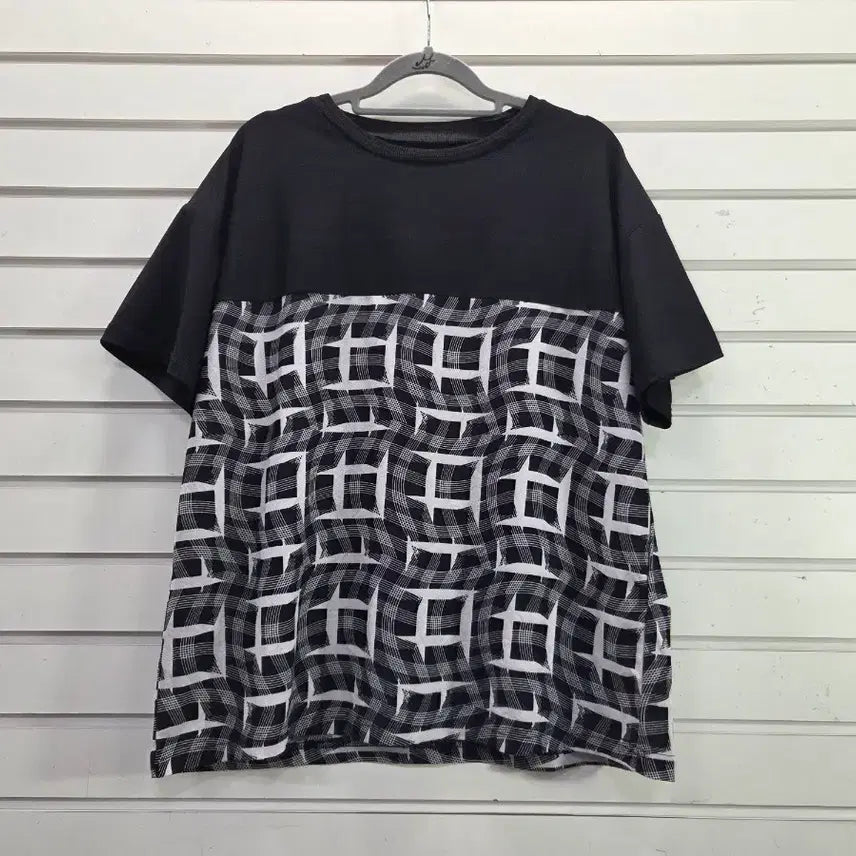 [BUNJANG] Women's Round Neck Blouse - Black & White, Size 77 / 블랙 화이트  라운드넥  블라우스 77/보물찾기천사