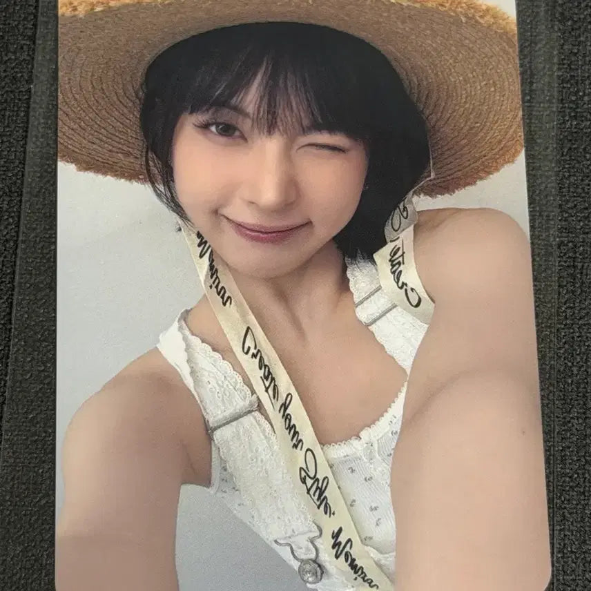 [BUNJANG] NMIXX BAE MakeStar POB Photocard / 엔믹스 배이 밀짚모자 메이크스타 미공포 포토카드