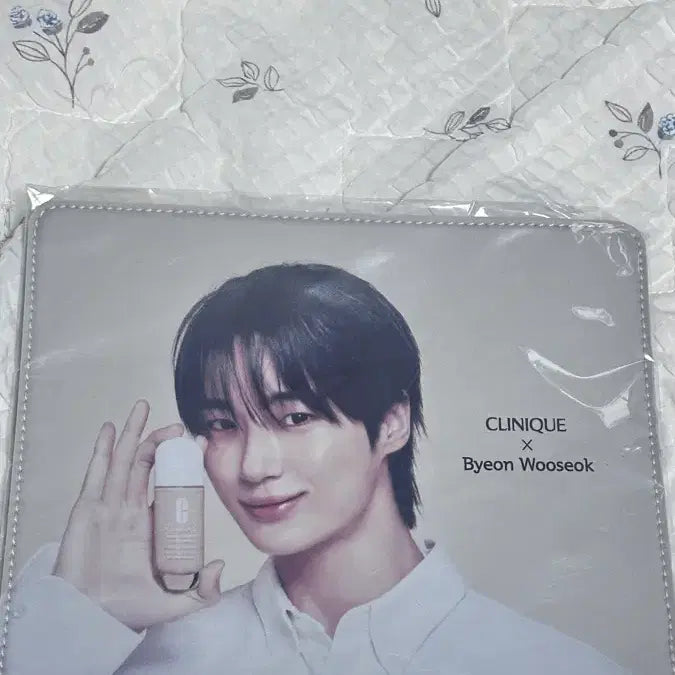 [BUNJANG] Byun Woo Seok x Clinique Official Mousepad / 공식> 크리니크 변우석 마우스패드