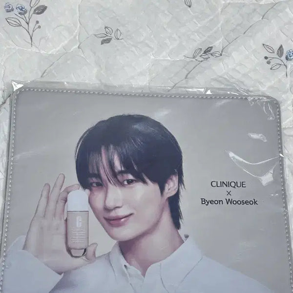 [BUNJANG] Byun Woo Seok x Clinique Official Mousepad / 공식> 크리니크 변우석 마우스패드