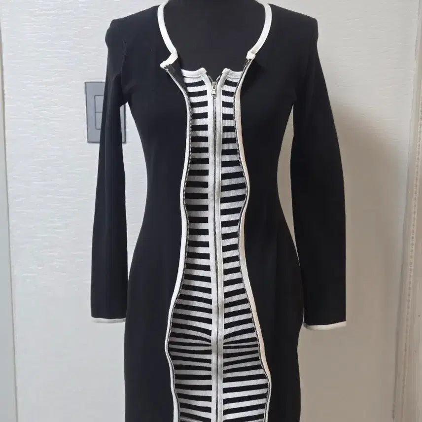[BUNJANG] Black Stripe Color Block Two-Way Zipper Dress / 블랙 스트라이프 배색 투웨이 지퍼 원피스