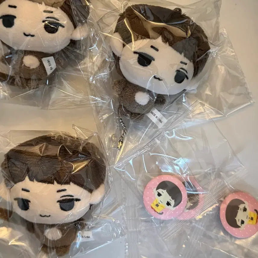 [BUNJANG] Curtis Sung Hyun Eom Sung Hyun Umshingi Monkey Doll + Pin Button Set / 코르티스 성현 엄성현 원숭이 인형 엄싱이 + 핀버튼 양도