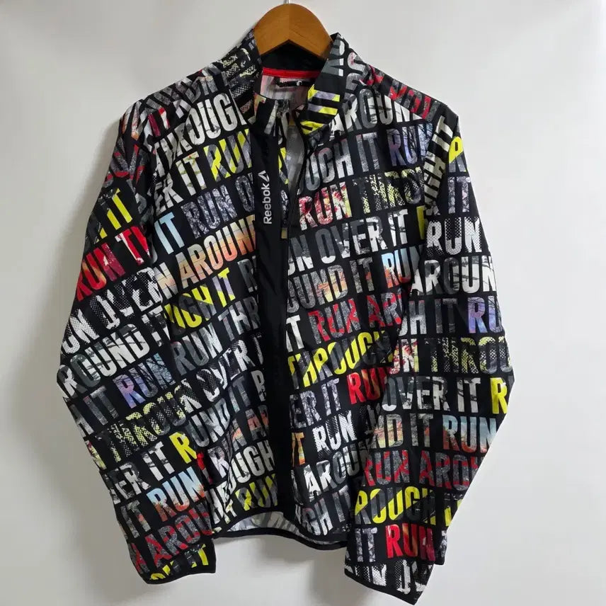 [BUNJANG] Reebok All Over Typography Running Windbreaker Jacket (L) / [L] 리복 올오버 타이포그래피 러닝 바람막이 자켓
