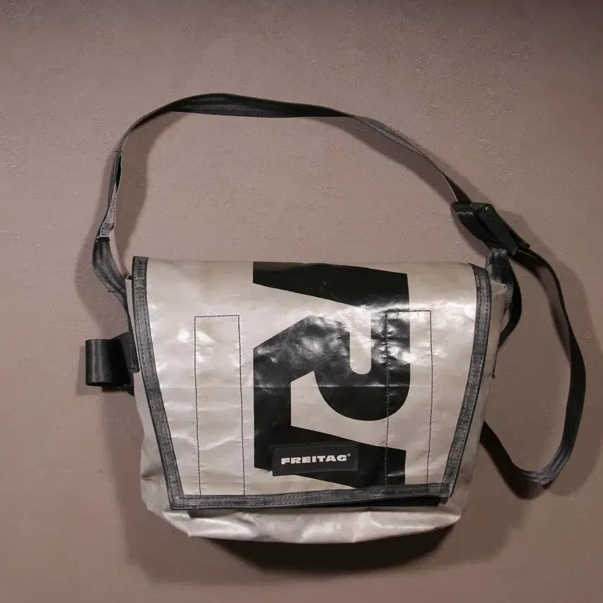 [BUNJANG] Freitag Dexter Messenger Bag A957 / 프라이탁 덱스터 메신저백 A957