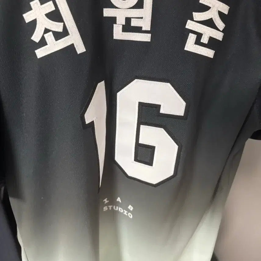 [BUNJANG] Kia Tigers Kim Do-young Monthly 10-10 & Cycling Hit Commemorative Uniforms / KIA 타이거즈 김도영 월간 10홈런-10도루 기념 유니폼, 사이클링 히트 유니폼