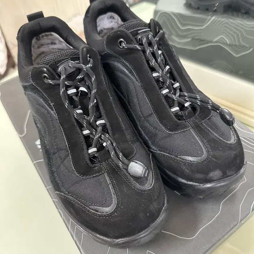 [BUNJANG] BATOZ Shark Suede Sneakers (250mm) / 바토즈 킨치 샤크 250