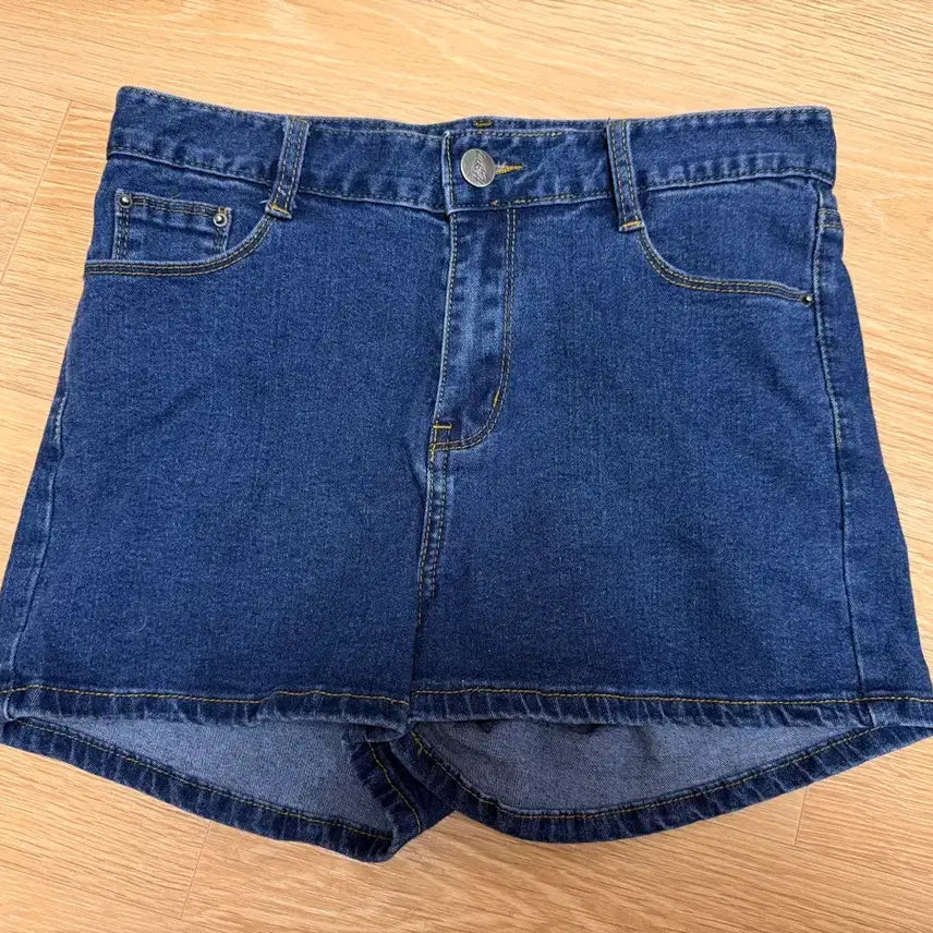 [BUNJANG] High-Waisted Denim Shorts / 청 데님 하이웨스트 숏팬츠
