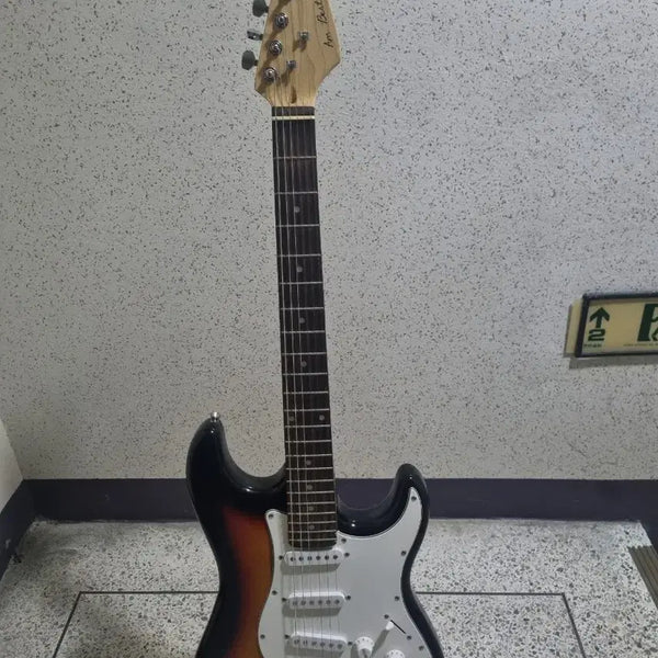 [BUNJANG] Harley Benton ST-20 Sunburst Stratocaster Electric Guitar / Harley Benton 일렉기타