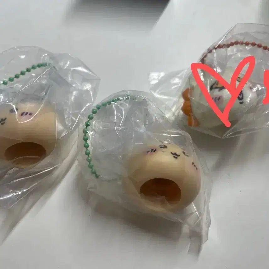 [BUNJANG] Cheekawaii Momonga Hachiware Kurimanju Lip Cap Lip Balm Keychain / 치이카와 모몽가 하치와레로 교환 쿠리만쥬 시사 립캡  립밤 키링