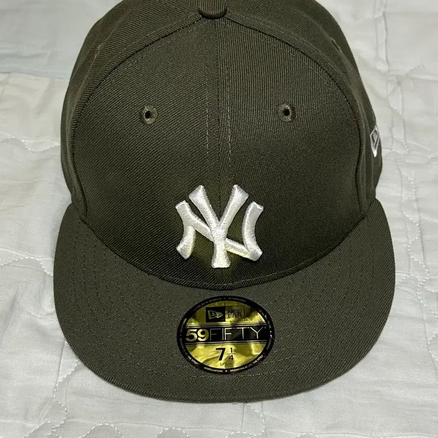 [BUNJANG] New Era 59FIFTY New York Yankees Olive Fitted Cap (Size 7 1/4) / 뉴에라 59FIFTY 뉴욕 양키스 7 1/4 올리브