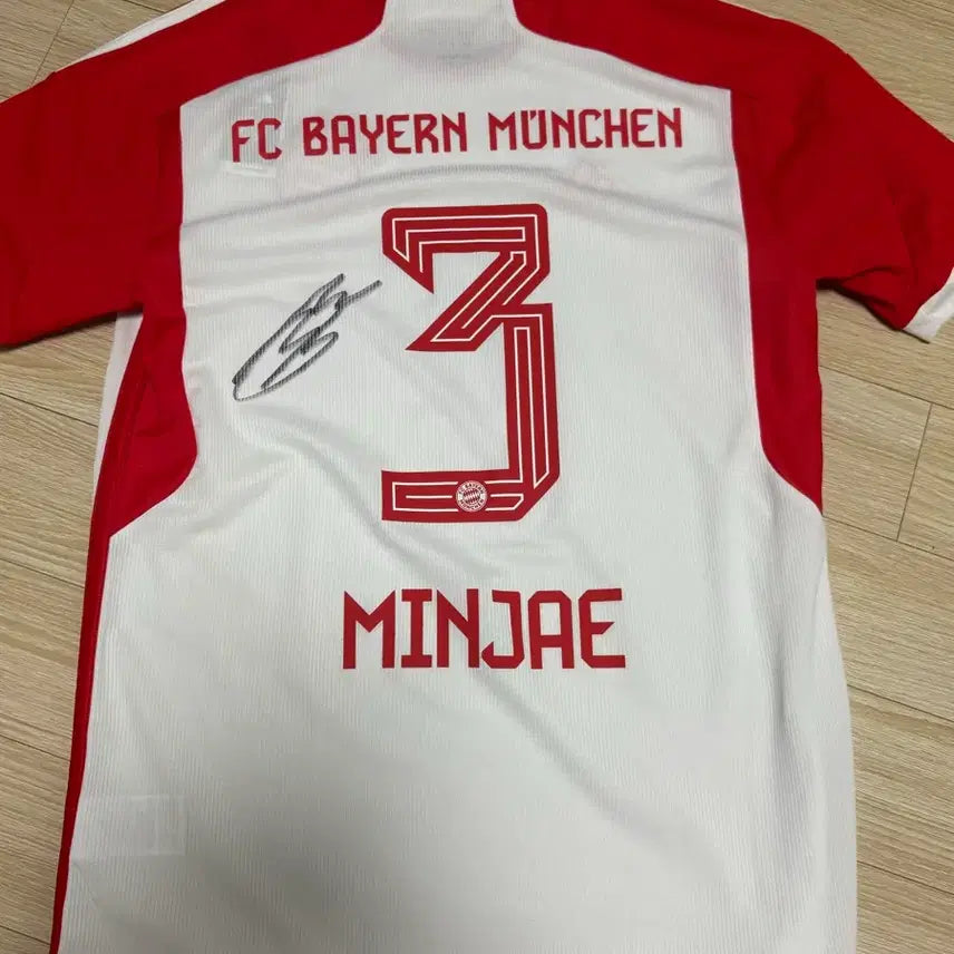 [BUNJANG] FC Bayern Munich Kim Min-jae Signed Jersey / 바이에른 뮌헨 김민재 유니폼 친필 사인