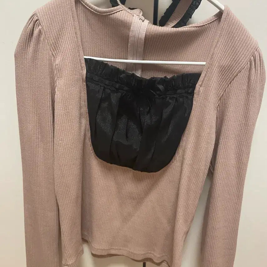 [BUNJANG] Pium Choker Shirring Ribbon Blouse / 피움 초커셔링 리본 블라우스