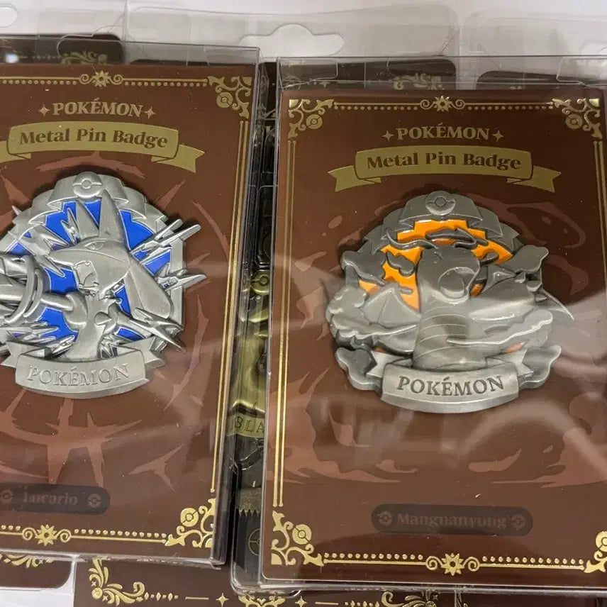 [BUNJANG] Pokemon Store Eternal Antique Metal Keychain Pin Badge / 포켓몬 스토어 ETERNAL ANTIQUE METAL 메탈 키링 핀뱃지 메탈키링
