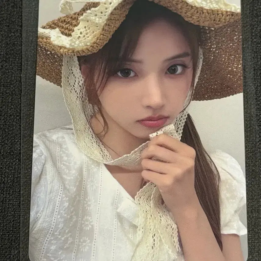 [BUNJANG] NMIXX Jiwoo Maysake POB Photocard / 엔믹스 지우 밀짚모자 메이크스타 미공포 포토카드