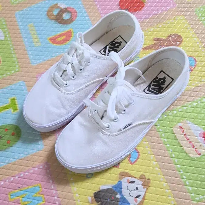 [BUNJANG] Vans Authentic Sneakers White Size 240 / 반스 어센틱 스니커즈 흰색 240
