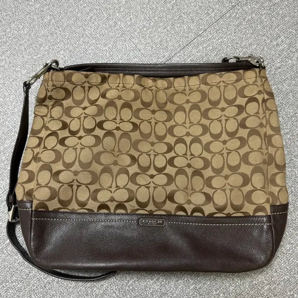 [BUNJANG] Coach Signature Pattern Hobo Shoulder Bag Brown / 코치 시그니처 패턴 호보백 숄더백 브라운